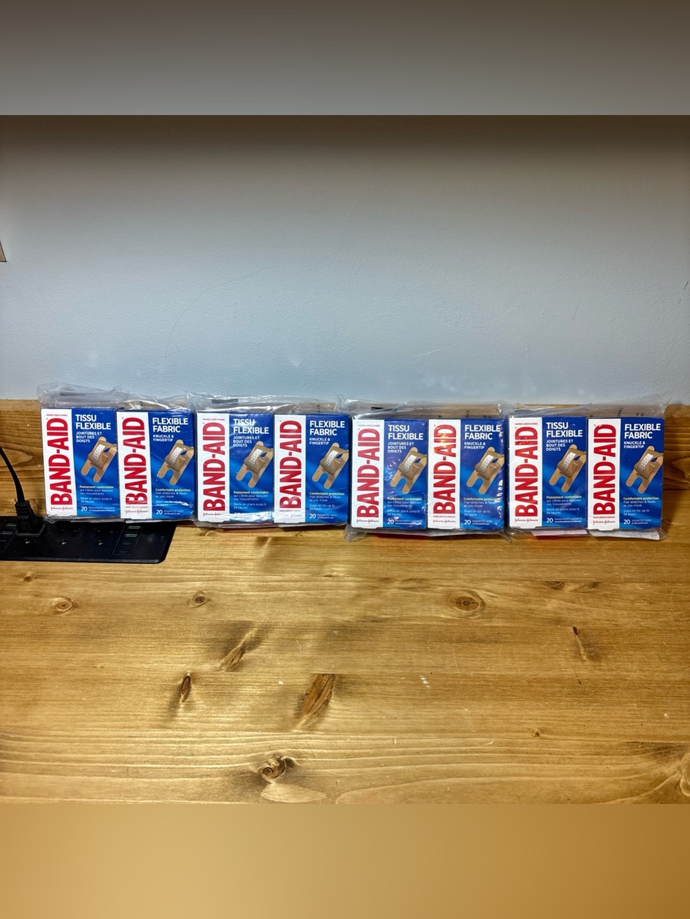 Bandaid Flexible Fabric 20 Knuckle & Fingertip Bandages, Assorted lot of 8 boxes